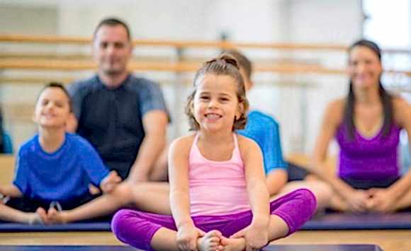 Porodični yoga čas u januaru Porodični yoga čas u januaru